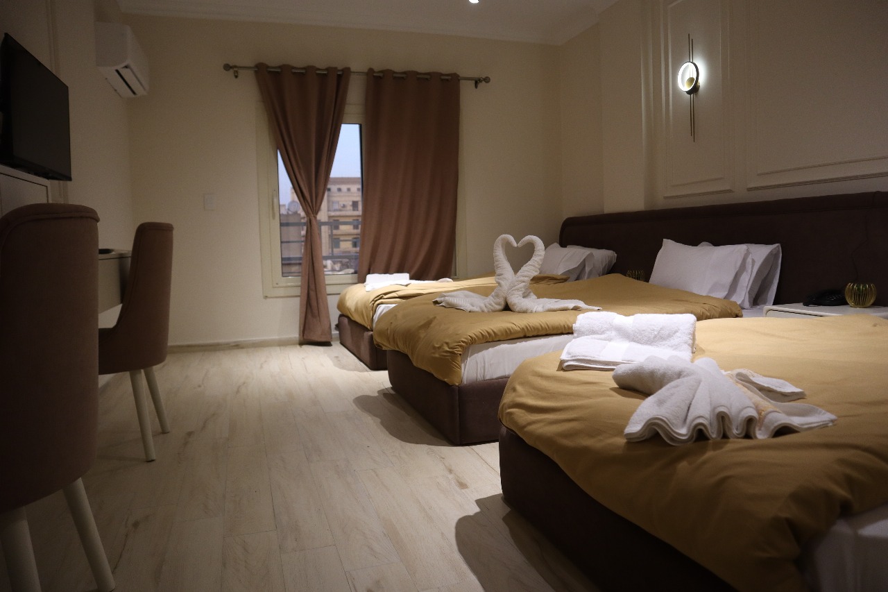 Elegant Room with King Bed — Calma Hotel Cairo
